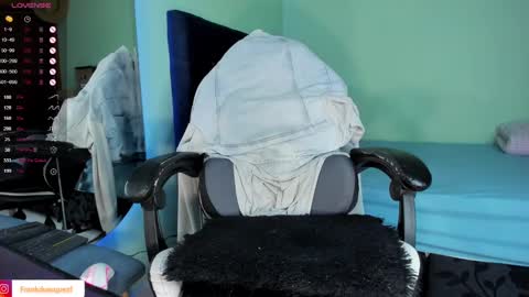 Snapshot of neganhot_ chatting on 02-27-25, 05:56 NEGAN online show from 02-27-25, 05:56