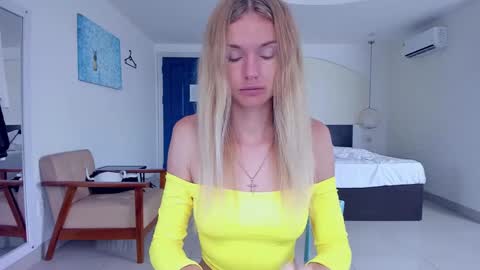 Snapshot of neighbours_love chatting on 12-02-24, 05:48 neighbours_love online show from 12-02-24, 05:48