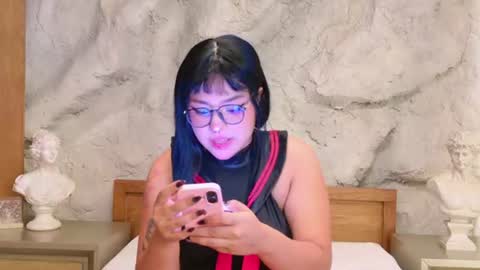 Snapshot of nekovamp_ chatting on 08-06-26, 04:42 V I X E N online show from 08-06-26, 04:42
