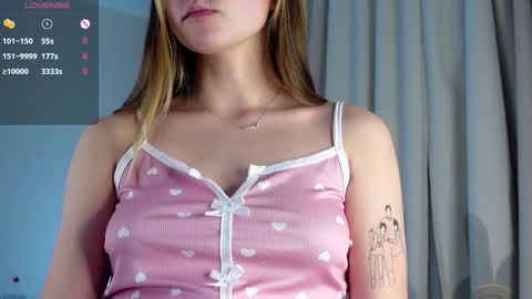 Lana online show from 01-05-25, 01:03