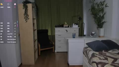 Vicky and Beatrice online show from 10-13-25, 07:41