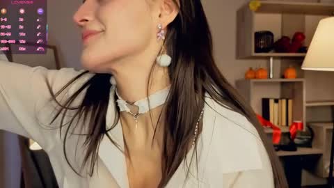 Vicky and Beatrice online show from 04-04-26, 07:33