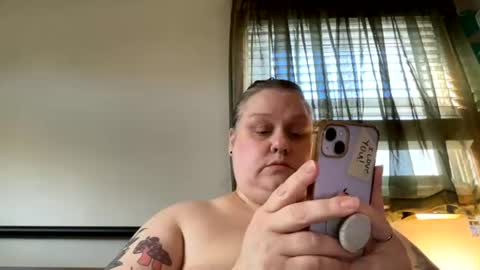 Snapshot of nellatlas chatting on 06-12-26, 11:25 Nellie Atlas online show from 06-12-26, 11:25