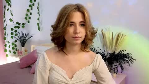 Snapshot of nellie_moans chatting on 11-19-25, 01:44 Nellie online show from 11-19-25, 01:44