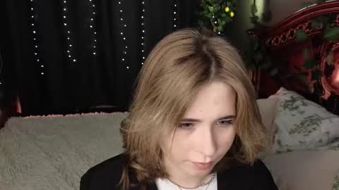 Snapshot of nellie_moans chatting on 11-27-25, 02:52 Nellie online show from 11-27-25, 02:52