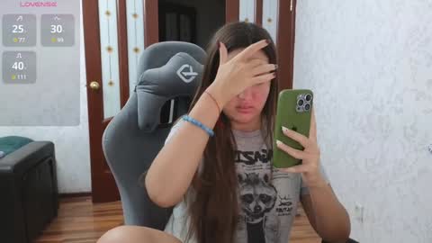 Snapshot of nellyfischer chatting on 12-12-24, 03:59 Nelly online show from 12-12-24, 03:59