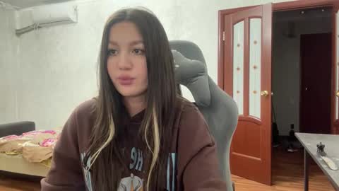 Snapshot of nellyfischer chatting on 02-22-25, 08:09 Nelly online show from 02-22-25, 08:09