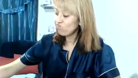 Snapshot of nena_lov chatting on 02-12-25, 01:09 Star online show from 02-12-25, 01:09