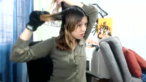 Snapshot of nena_lov chatting on 10-09-25, 04:27 Star online show from 10-09-25, 04:27