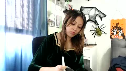 Snapshot of nena_lov chatting on 10-23-25, 04:17 Star online show from 10-23-25, 04:17