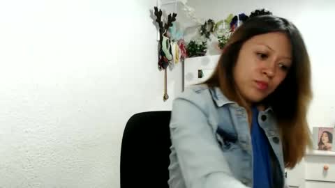 Snapshot of nena_lov chatting on 11-24-25, 05:34 Star online show from 11-24-25, 05:34