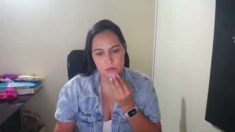 Snapshot of neny445 chatting on 12-20-24, 01:33 kelly lopez online show from 12-20-24, 01:33