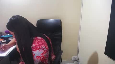 Snapshot of neny445 chatting on 01-08-25, 01:09 kelly lopez online show from 01-08-25, 01:09