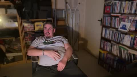 Snapshot of neofleet chatting on 10-28-25, 09:17 Alex online show from 10-28-25, 09:17