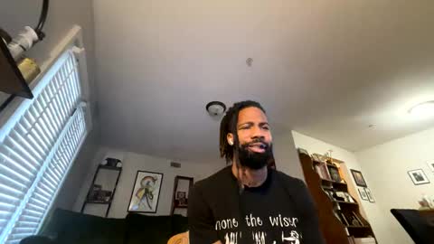 Snapshot of neohippiexx chatting on 01-16-25, 05:55 Hippie Dante online show from 01-16-25, 05:55