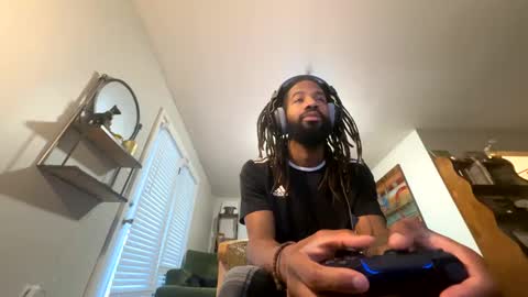 Snapshot of neohippiexx chatting on 01-31-25, 10:10 Hippie Dante online show from 01-31-25, 10:10