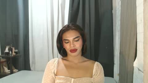 neomi online show from 11-28-25, 02:42