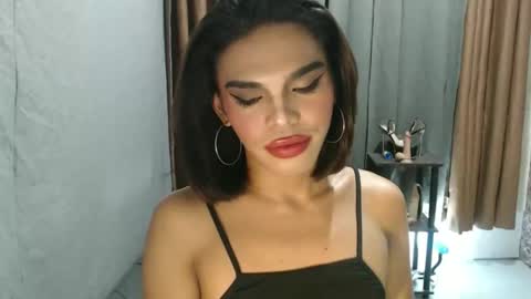 neomi online show from 04-18-26, 03:27