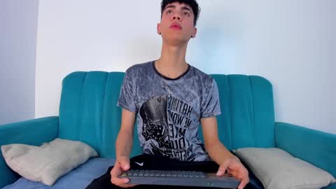 Snapshot of neoraptis chatting on 12-17-24, 08:21 NeoRaptis jhonatan online show from 12-17-24, 08:21