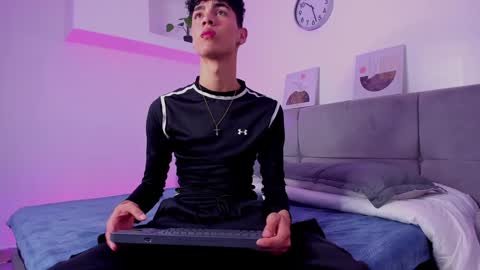 Snapshot of neoraptis chatting on 12-20-24, 08:01 NeoRaptis jhonatan online show from 12-20-24, 08:01