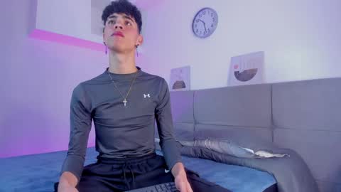 Snapshot of neoraptis chatting on 12-26-24, 08:11 NeoRaptis jhonatan online show from 12-26-24, 08:11