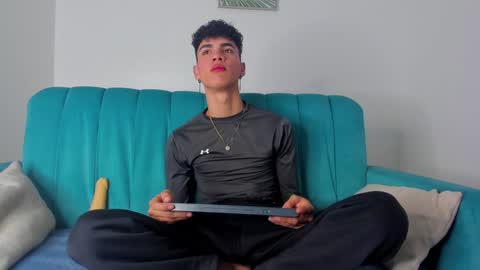 Snapshot of neoraptis chatting on 01-18-25, 08:09 NeoRaptis jhonatan online show from 01-18-25, 08:09