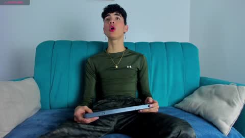 Snapshot of neoraptis chatting on 02-03-25, 07:42 NeoRaptis jhonatan online show from 02-03-25, 07:42