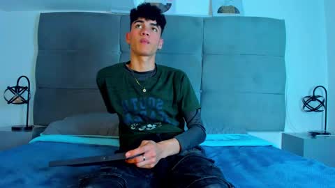 Snapshot of neoraptis chatting on 02-14-25, 08:48 NeoRaptis jhonatan online show from 02-14-25, 08:48