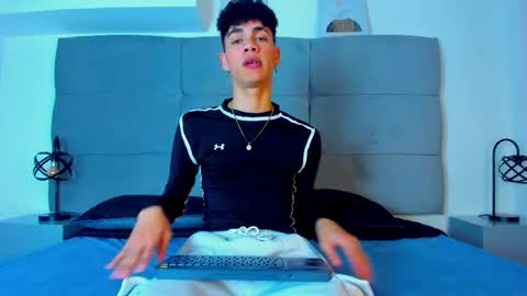 Snapshot of neoraptis chatting on 02-18-25, 08:36 NeoRaptis jhonatan online show from 02-18-25, 08:36