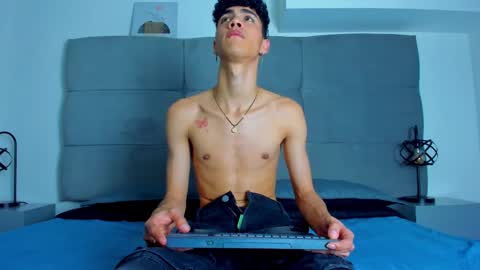 Snapshot of neoraptis chatting on 02-21-25, 09:22 NeoRaptis jhonatan online show from 02-21-25, 09:22