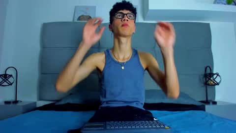 Snapshot of neoraptis chatting on 02-22-25, 07:58 NeoRaptis jhonatan online show from 02-22-25, 07:58