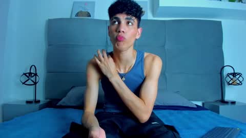 Snapshot of neoraptis chatting on 02-25-25, 09:13 NeoRaptis jhonatan online show from 02-25-25, 09:13