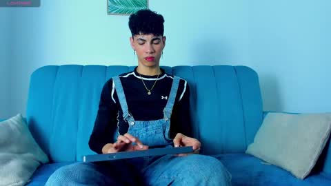 Snapshot of neoraptis chatting on 02-28-25, 08:18 NeoRaptis jhonatan online show from 02-28-25, 08:18