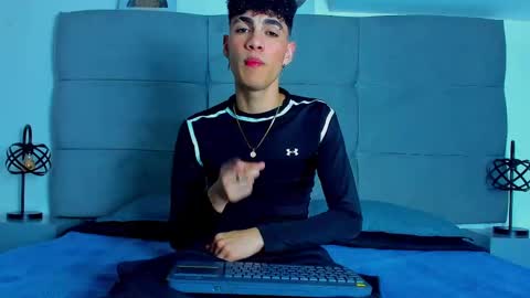 Snapshot of neoraptis chatting on 03-08-25, 08:35 NeoRaptis jhonatan online show from 03-08-25, 08:35