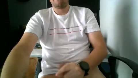 Snapshot of nerdxxx94 chatting on 06-06-26, 04:44 MrBull online show from 06-06-26, 04:44