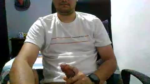 Snapshot of nerdxxx94 chatting on 06-08-26, 04:24 MrBull online show from 06-08-26, 04:24