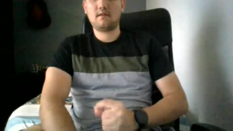 Snapshot of nerdxxx94 chatting on 06-12-26, 09:25 MrBull online show from 06-12-26, 09:25