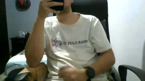 Snapshot of nerdxxx94 chatting on 06-24-26, 04:22 MrBull online show from 06-24-26, 04:22