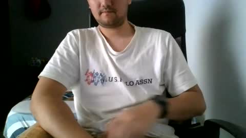Snapshot of nerdxxx94 chatting on 06-25-26, 08:13 MrBull online show from 06-25-26, 08:13