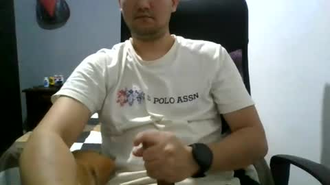 Snapshot of nerdxxx94 chatting on 07-15-26, 04:07 MrBull online show from 07-15-26, 04:07
