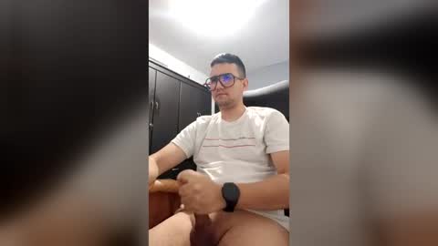 Snapshot of nerdxxx94 chatting on 08-07-26, 04:14 MrBull online show from 08-07-26, 04:14