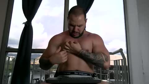 Snapshot of neron_xxl chatting on 12-21-25, 11:01 neron XXL online show from 12-21-25, 11:01