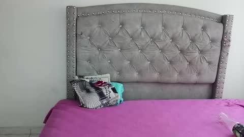 nesuko_kamado online show from 09-18-25, 04:20