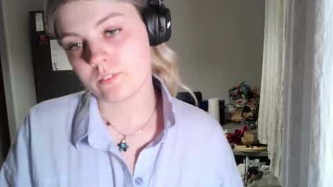 Snapshot of never_enoughh chatting on 06-19-26, 07:17 never_enoughh online show from 06-19-26, 07:17