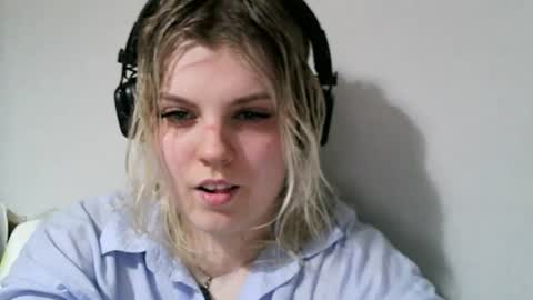 Snapshot of never_enoughh chatting on 06-28-26, 05:52 never_enoughh online show from 06-28-26, 05:52