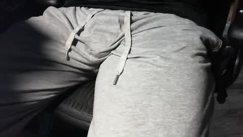 nevrsaynevr2000 online show from 09-19-25, 08:31