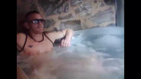 Snapshot of newfun11 chatting on 10-11-25, 06:39 newfun11 online show from 10-11-25, 06:39