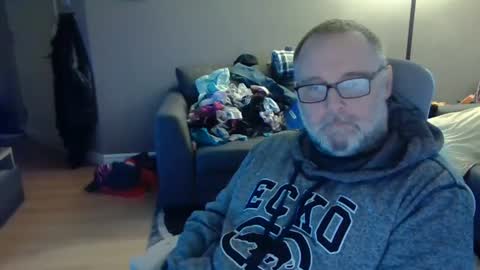 Snapshot of newvvorld chatting on 06-19-26, 01:48 NewWorld online show from 06-19-26, 01:48