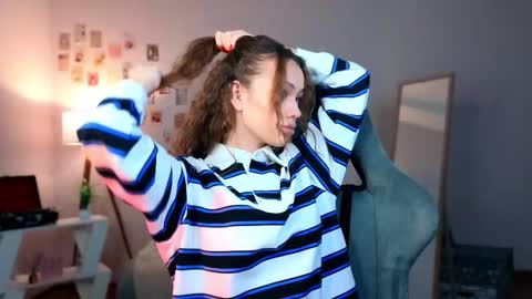 Snapshot of nexorine chatting on 02-19-26, 01:40 Lilly online show from 02-19-26, 01:40