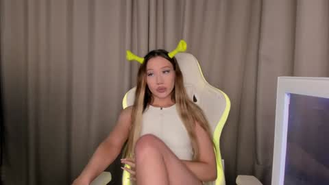 Mina online show from 12-10-24, 01:22